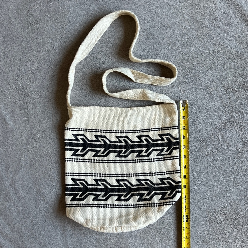 Tejido Ecuatoriano 4J.S Crossbody Bucket Bag